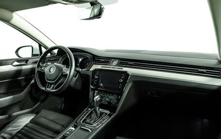 Volkswagen Passat B8 рестайлинг, 2018 год, 2 490 000 рублей, 9 фотография