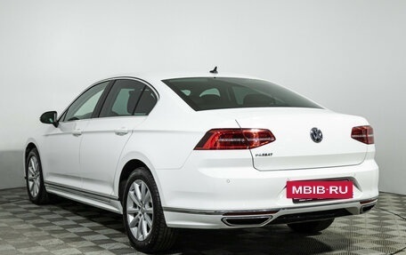 Volkswagen Passat B8 рестайлинг, 2018 год, 2 490 000 рублей, 7 фотография
