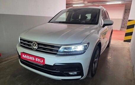 Volkswagen Tiguan II, 2019 год, 2 300 000 рублей, 2 фотография