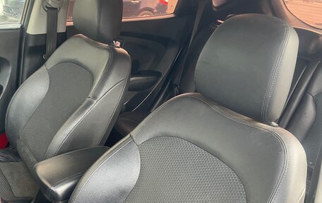 Hyundai ix35 I рестайлинг, 2013 год, 998 000 рублей, 17 фотография