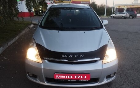 Toyota Wish II, 2003 год, 750 000 рублей, 2 фотография