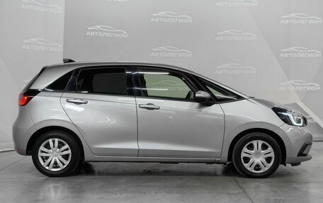 Honda Fit, 2022 год, 1 250 000 рублей, 6 фотография