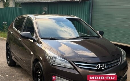 Hyundai Solaris II рестайлинг, 2015 год, 920 000 рублей, 2 фотография