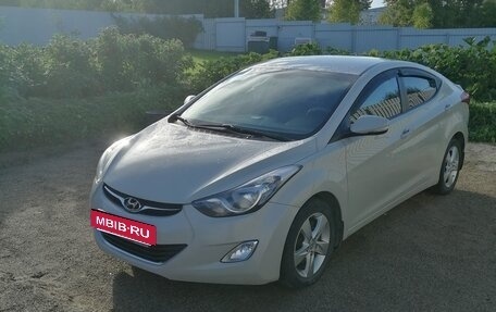 Hyundai Elantra V, 2012 год, 750 000 рублей, 2 фотография