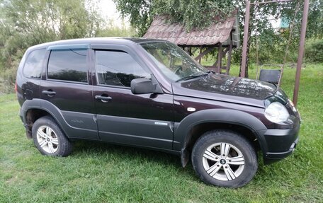 Chevrolet Niva I рестайлинг, 2011 год, 600 000 рублей, 3 фотография