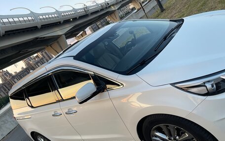 KIA Carnival III, 2018 год, 2 649 000 рублей, 3 фотография