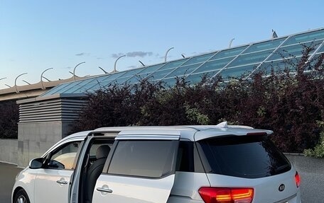 KIA Carnival III, 2018 год, 2 649 000 рублей, 9 фотография