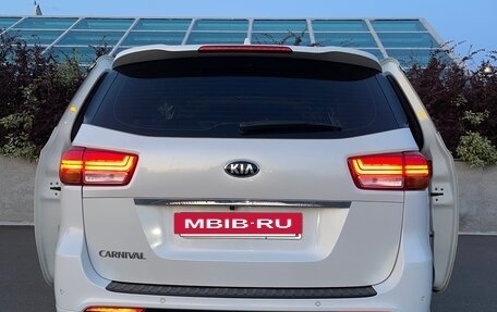 KIA Carnival III, 2018 год, 2 649 000 рублей, 15 фотография