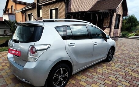 Toyota Verso I, 2010 год, 900 000 рублей, 5 фотография