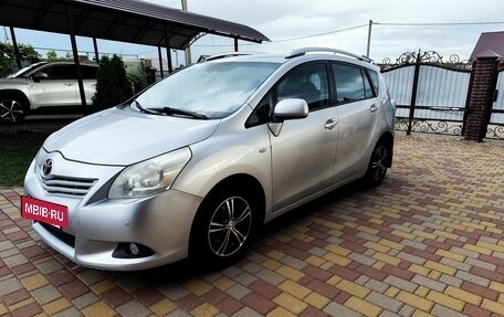 Toyota Verso I, 2010 год, 900 000 рублей, 2 фотография