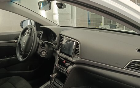 Hyundai Elantra VI рестайлинг, 2016 год, 1 200 000 рублей, 9 фотография