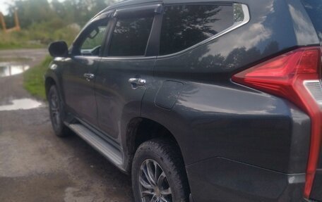 Mitsubishi Pajero Sport III рестайлинг, 2017 год, 2 650 000 рублей, 7 фотография