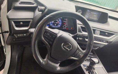 Lexus UX I, 2022 год, 4 100 000 рублей, 7 фотография