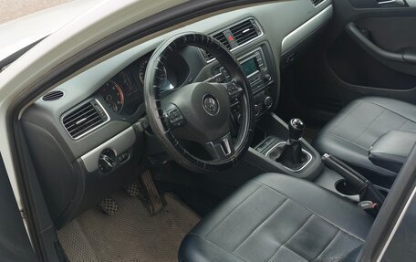 Volkswagen Jetta VI, 2013 год, 800 000 рублей, 5 фотография