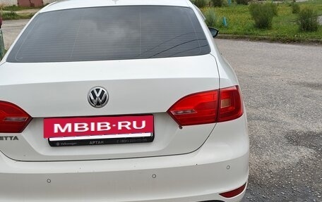 Volkswagen Jetta VI, 2013 год, 800 000 рублей, 3 фотография