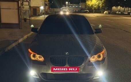 BMW 5 серия, 2005 год, 900 000 рублей, 12 фотография