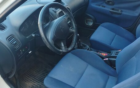 Mitsubishi Carisma I, 2003 год, 95 000 рублей, 5 фотография