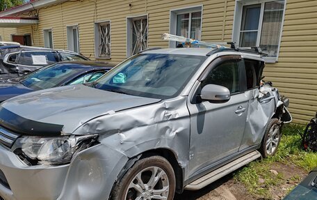 Mitsubishi Outlander III рестайлинг 3, 2014 год, 550 000 рублей, 2 фотография