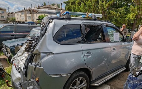 Mitsubishi Outlander III рестайлинг 3, 2014 год, 550 000 рублей, 3 фотография