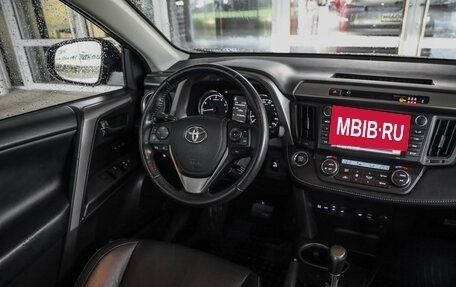 Toyota RAV4, 2017 год, 2 399 000 рублей, 10 фотография