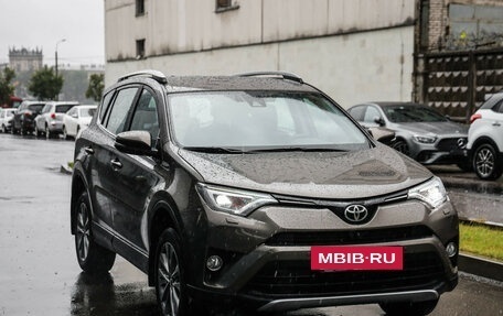 Toyota RAV4, 2017 год, 2 399 000 рублей, 5 фотография