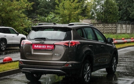 Toyota RAV4, 2017 год, 2 399 000 рублей, 6 фотография