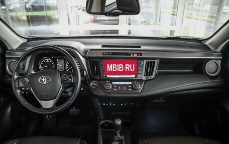 Toyota RAV4, 2017 год, 2 399 000 рублей, 11 фотография