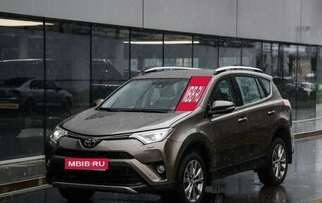 Toyota RAV4, 2017 год, 2 399 000 рублей, 3 фотография