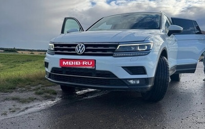 Volkswagen Tiguan II, 2018 год, 2 600 000 рублей, 1 фотография