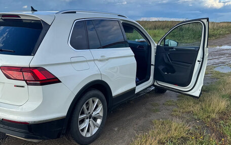 Volkswagen Tiguan II, 2018 год, 2 600 000 рублей, 5 фотография