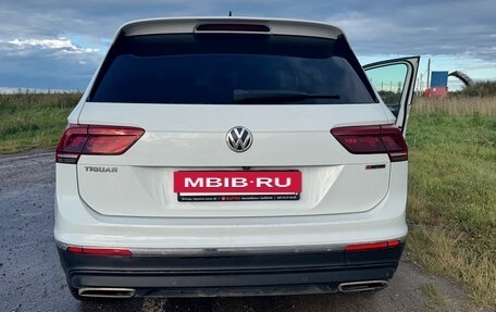 Volkswagen Tiguan II, 2018 год, 2 600 000 рублей, 4 фотография