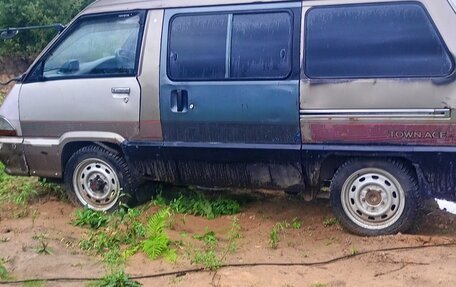Toyota Town Ace III, 1989 год, 120 000 рублей, 1 фотография