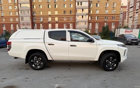 Mitsubishi L200 IV рестайлинг, 2021 год, 1 700 000 рублей, 4 фотография