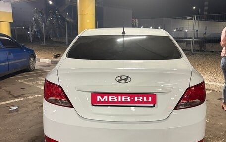 Hyundai Solaris II рестайлинг, 2015 год, 765 000 рублей, 3 фотография