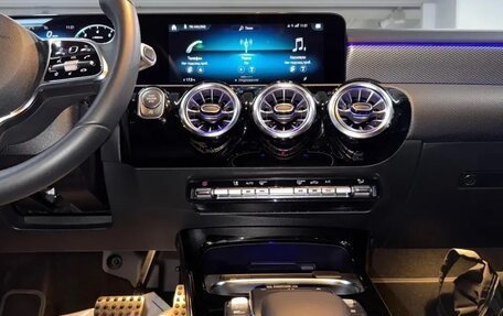 Mercedes-Benz A-Класс, 2021 год, 2 960 000 рублей, 5 фотография