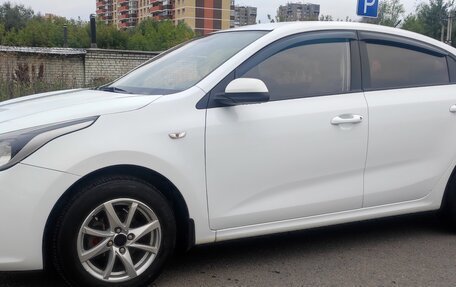 KIA Rio IV, 2018 год, 1 350 000 рублей, 2 фотография