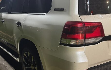 Toyota Land Cruiser 200, 2018 год, 6 800 000 рублей, 3 фотография