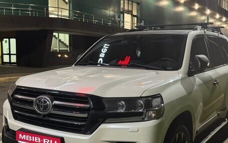 Toyota Land Cruiser 200, 2018 год, 6 800 000 рублей, 2 фотография