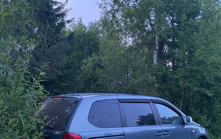 KIA Carnival III, 2006 год, 885 000 рублей, 2 фотография
