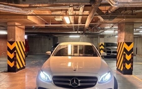 Mercedes-Benz E-Класс, 2019 год, 3 150 000 рублей, 4 фотография