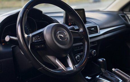 Mazda 3, 2018 год, 1 750 000 рублей, 21 фотография