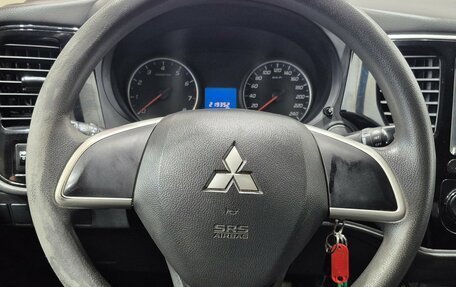 Mitsubishi Outlander III рестайлинг 3, 2013 год, 1 320 000 рублей, 11 фотография