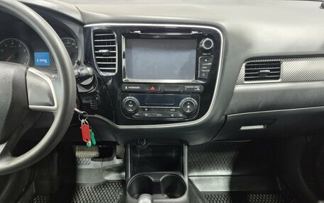 Mitsubishi Outlander III рестайлинг 3, 2013 год, 1 320 000 рублей, 12 фотография