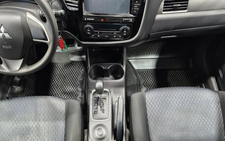 Mitsubishi Outlander III рестайлинг 3, 2013 год, 1 320 000 рублей, 13 фотография