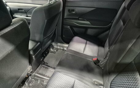 Mitsubishi Outlander III рестайлинг 3, 2013 год, 1 320 000 рублей, 15 фотография
