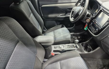 Mitsubishi Outlander III рестайлинг 3, 2013 год, 1 320 000 рублей, 17 фотография