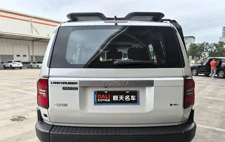 Toyota Land Cruiser Prado, 2024 год, 10 800 550 рублей, 4 фотография