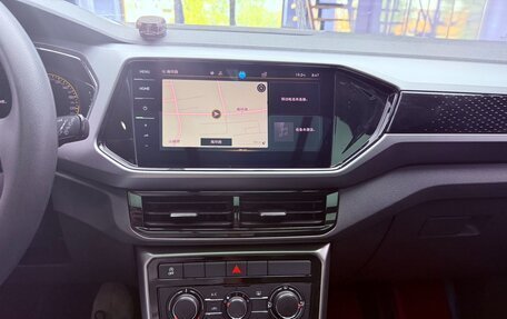 Volkswagen T-Cross I, 2022 год, 1 811 000 рублей, 12 фотография