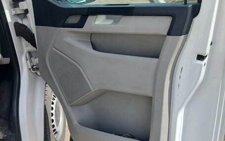 Volkswagen Transporter T6 рестайлинг, 2015 год, 1 600 000 рублей, 6 фотография