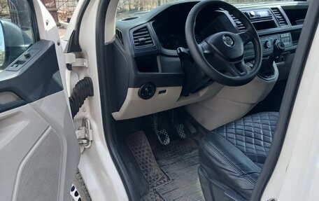 Volkswagen Transporter T6 рестайлинг, 2015 год, 1 600 000 рублей, 3 фотография